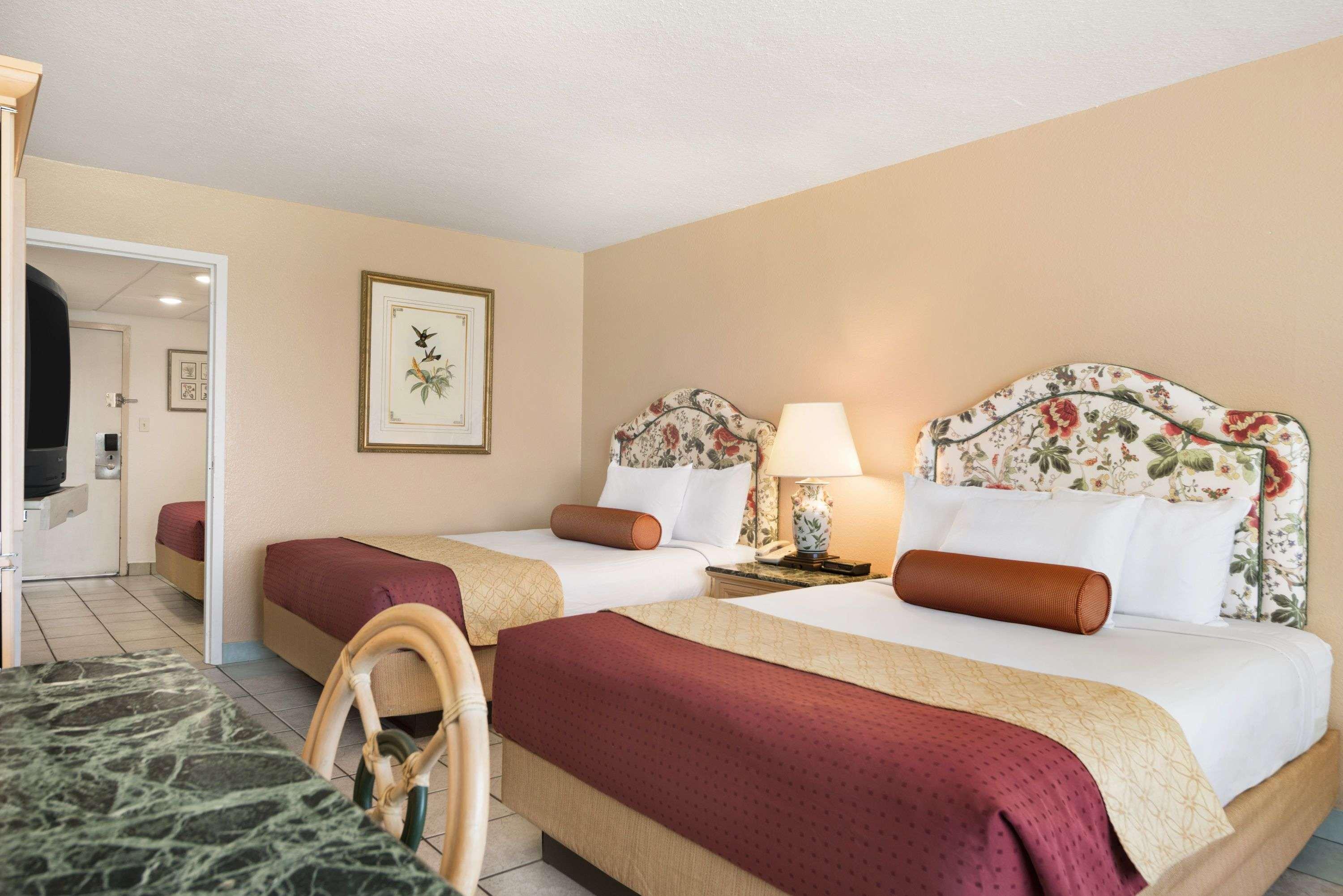 Days Inn By Wyndham Panama City Beach/Ocean Front Eksteriør billede