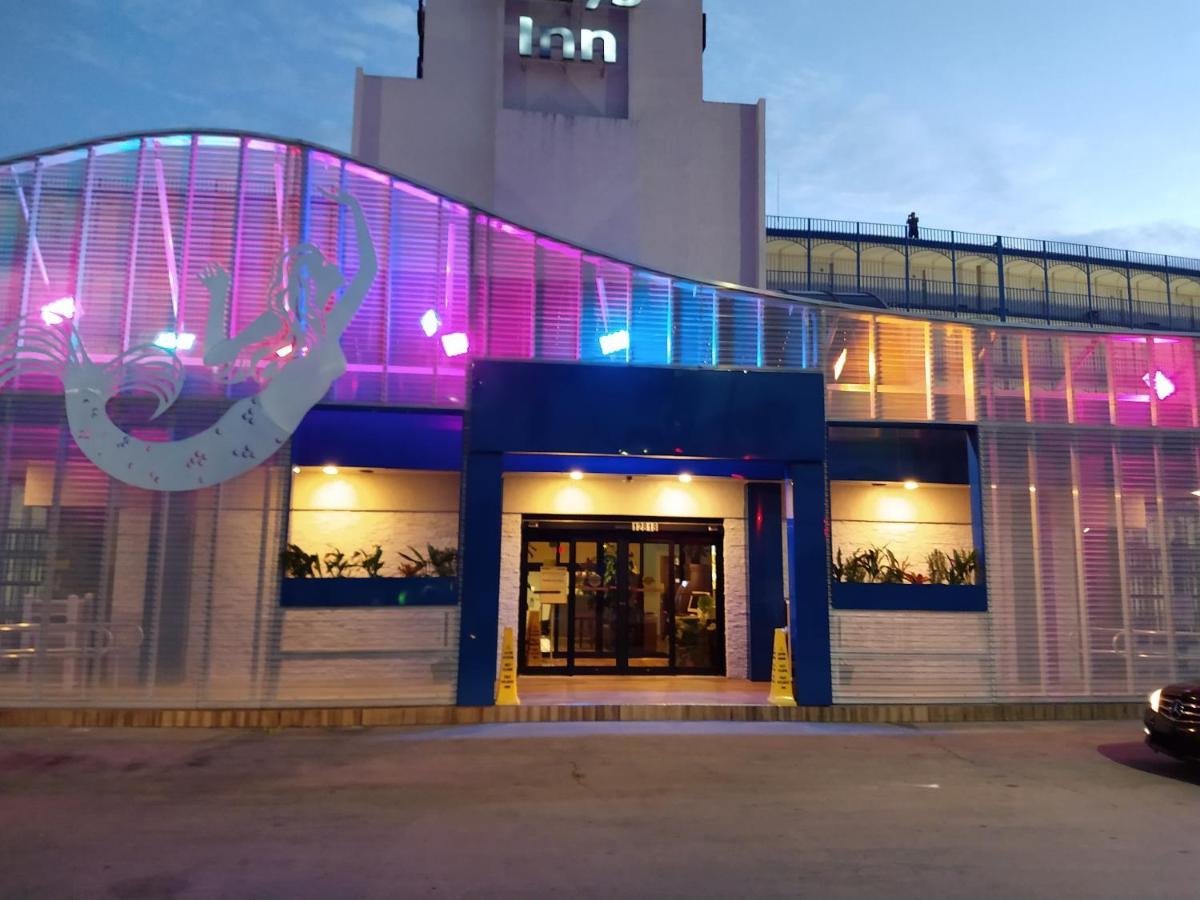 Days Inn By Wyndham Panama City Beach/Ocean Front Eksteriør billede