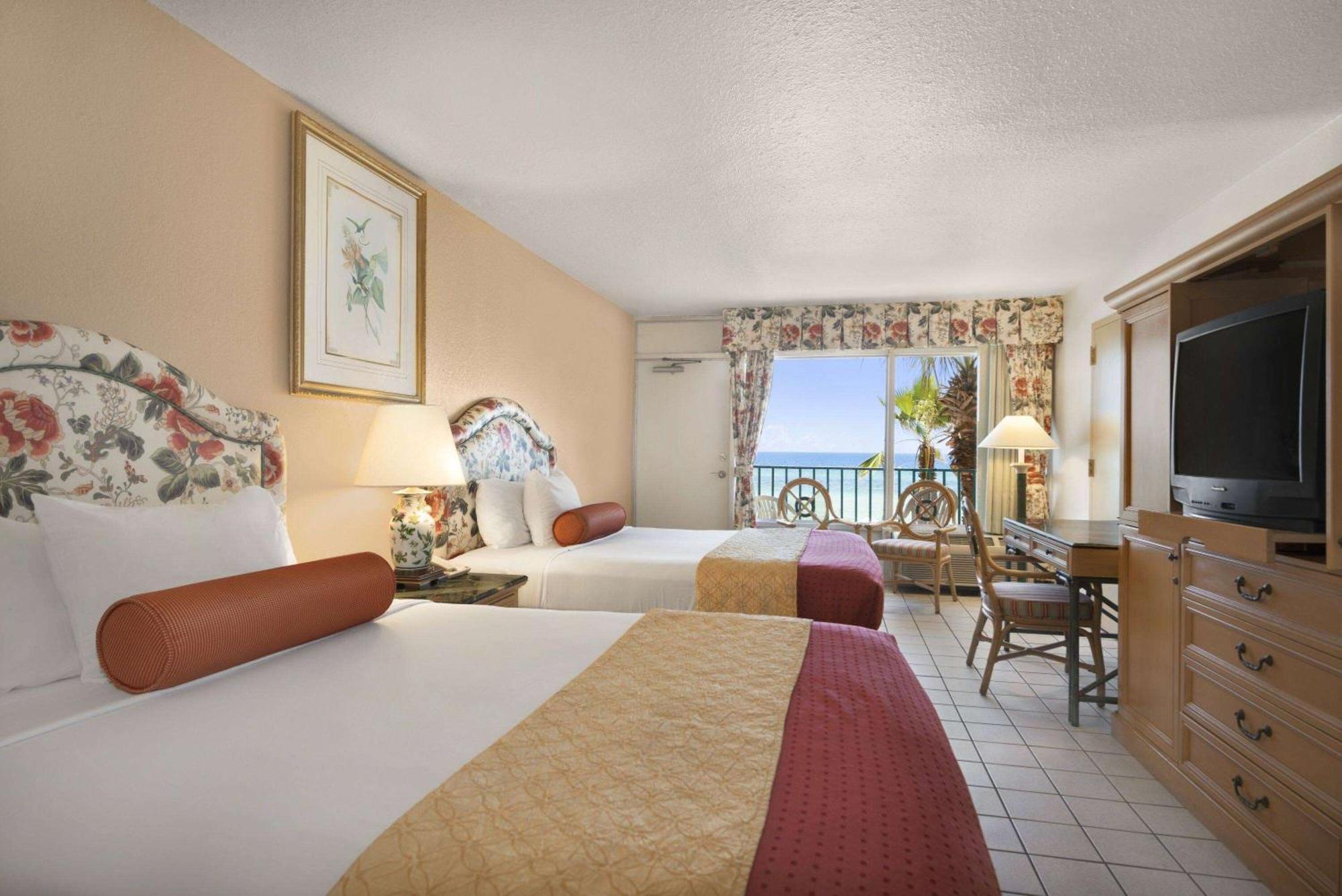 Days Inn By Wyndham Panama City Beach/Ocean Front Eksteriør billede