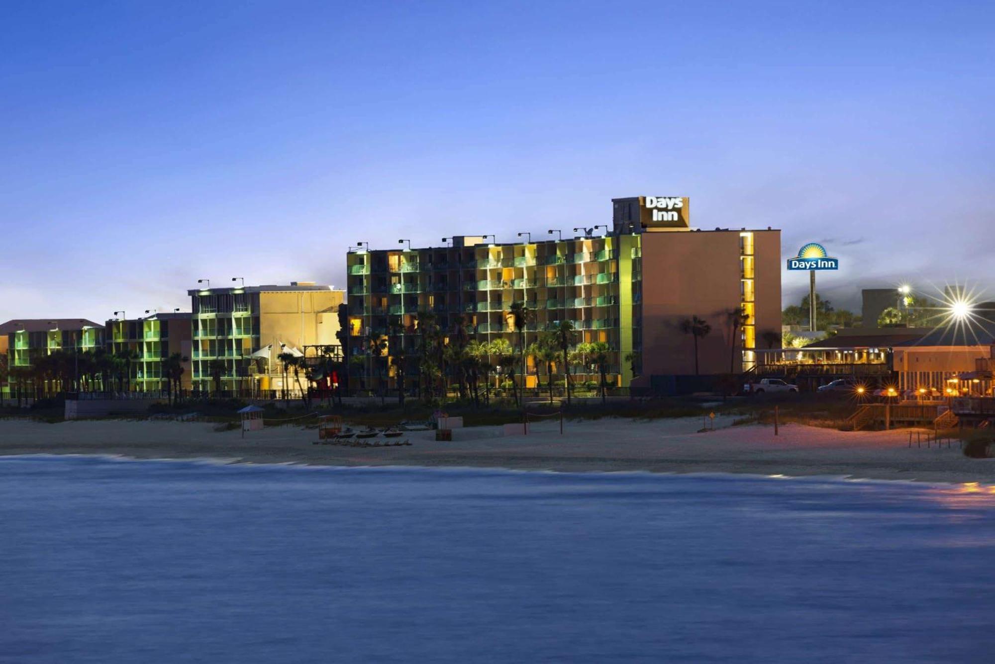 Days Inn By Wyndham Panama City Beach/Ocean Front Eksteriør billede