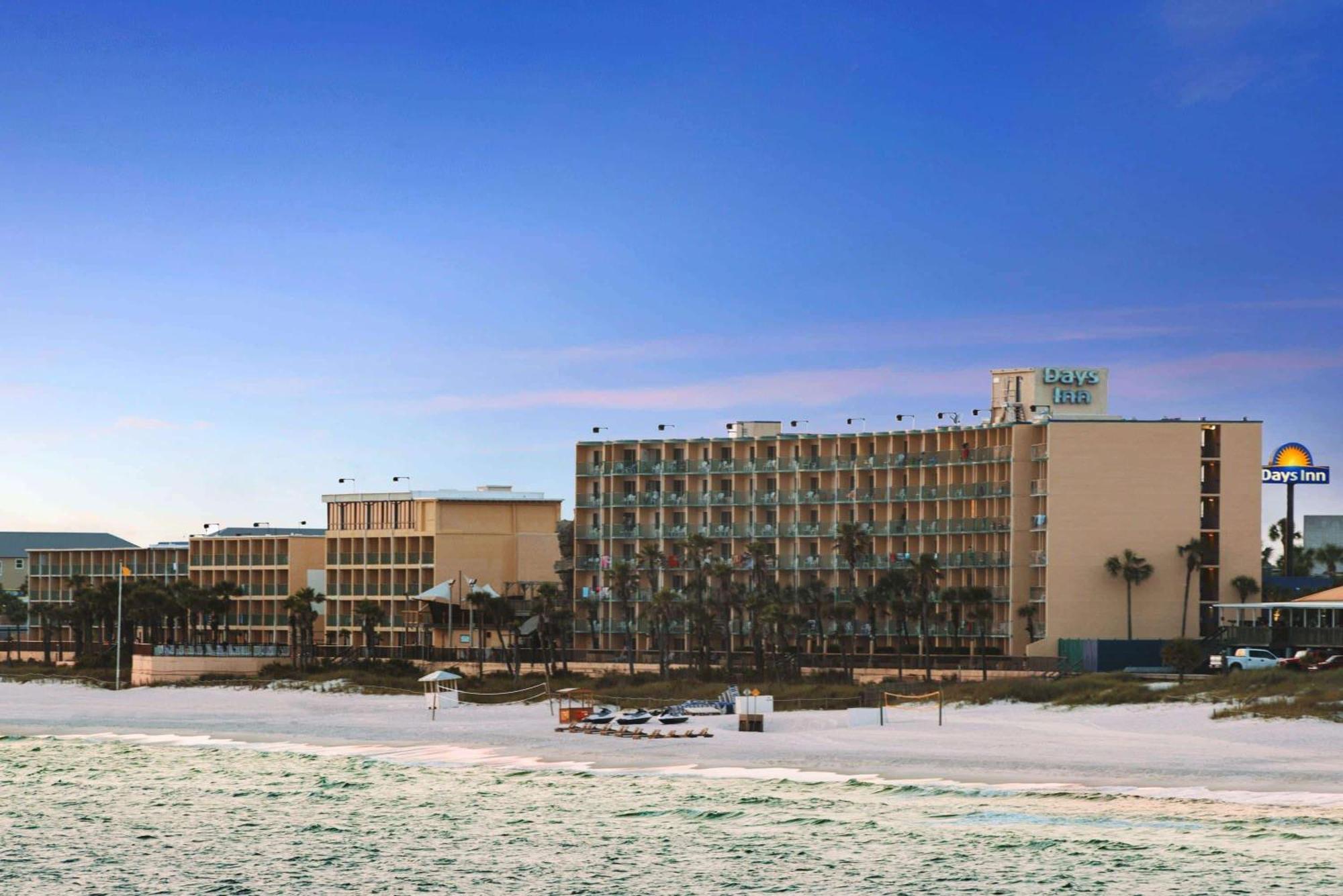 Days Inn By Wyndham Panama City Beach/Ocean Front Eksteriør billede