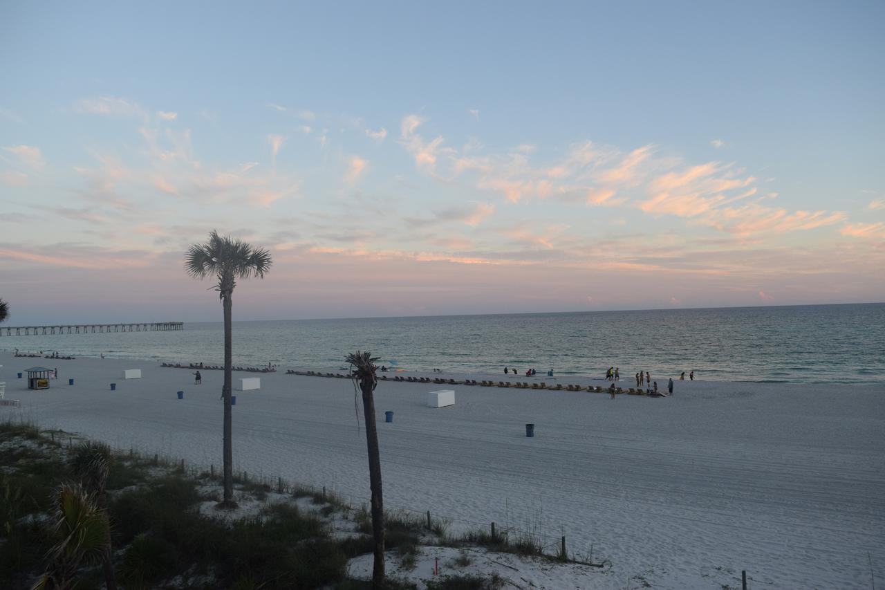 Days Inn By Wyndham Panama City Beach/Ocean Front Eksteriør billede